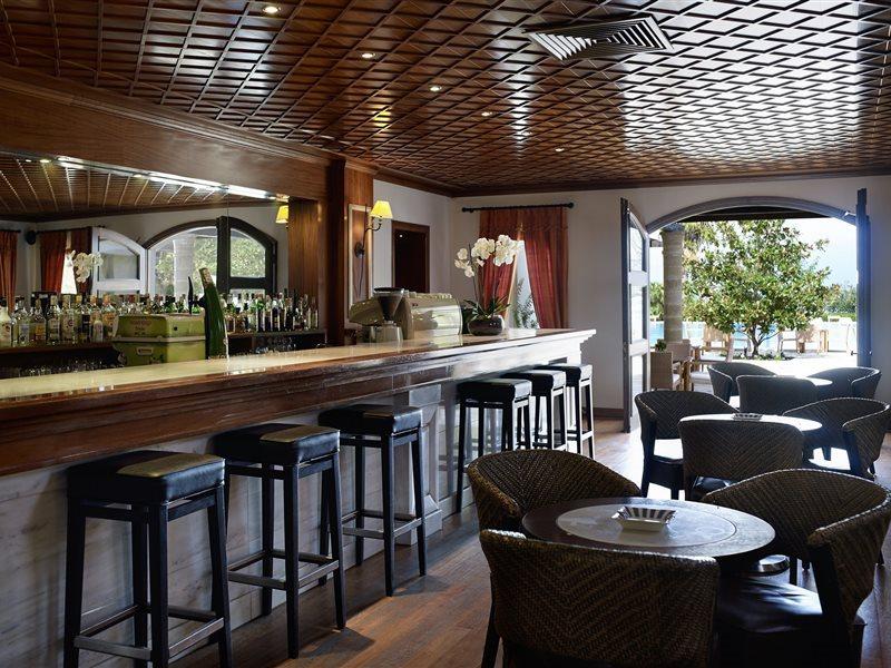 Mitsis Galini Hotel Kamena Vourla Ngoại thất bức ảnh The bar at the hotel