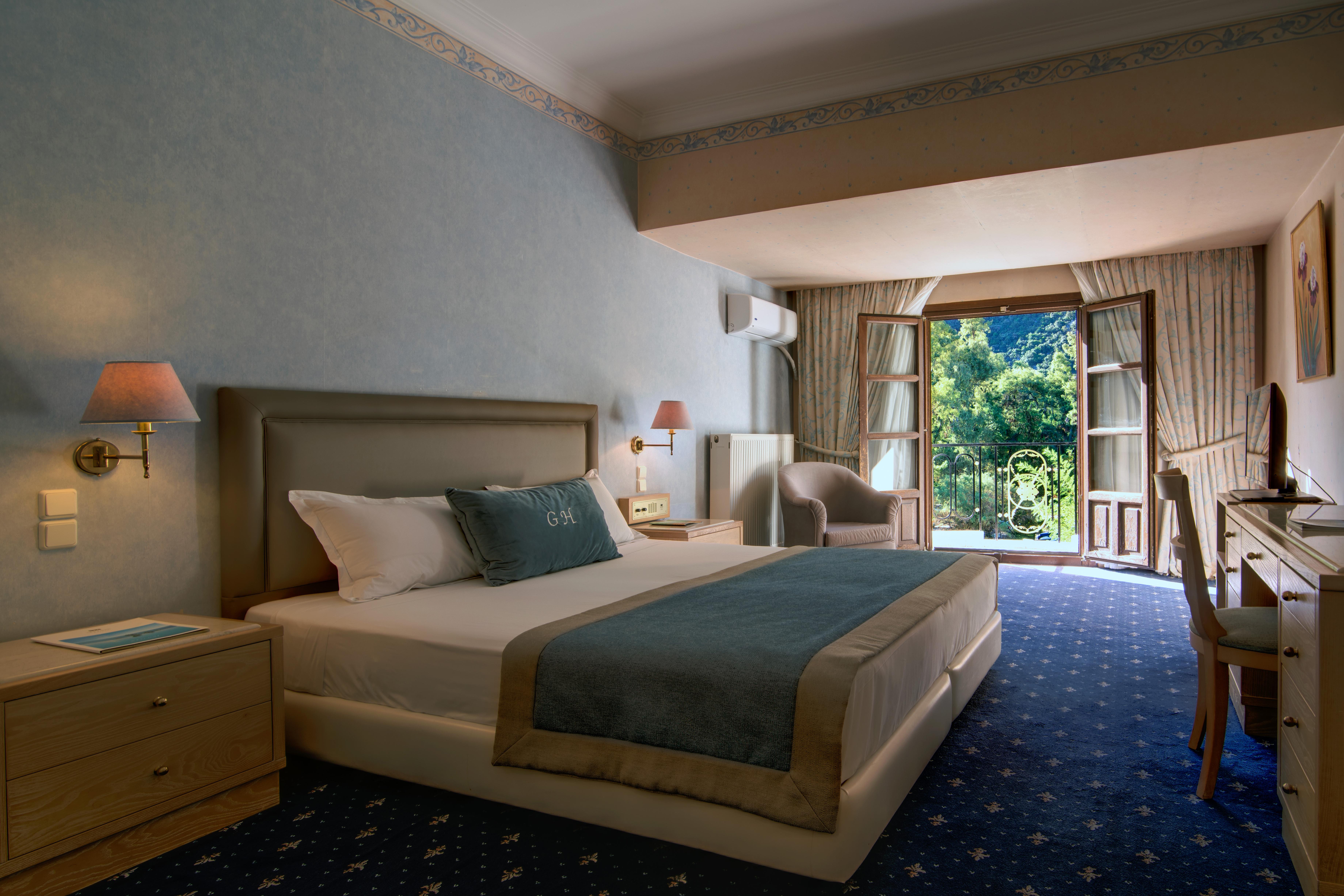 Mitsis Galini Hotel Kamena Vourla Ngoại thất bức ảnh A room at the hotel