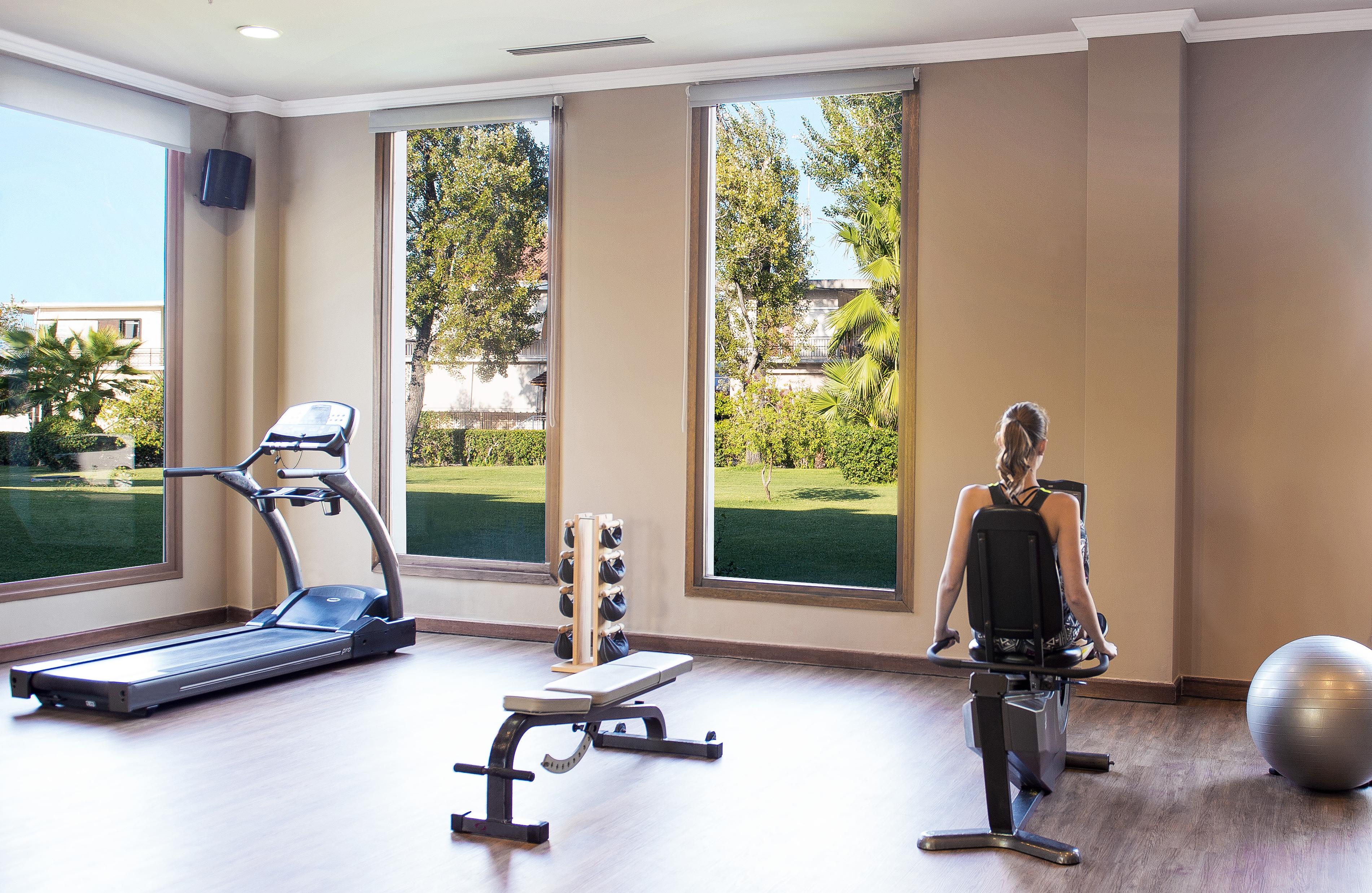 Mitsis Galini Hotel Kamena Vourla Ngoại thất bức ảnh The gym at the hotel