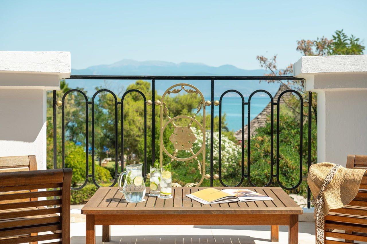 Mitsis Galini Hotel Kamena Vourla Ngoại thất bức ảnh A balcony