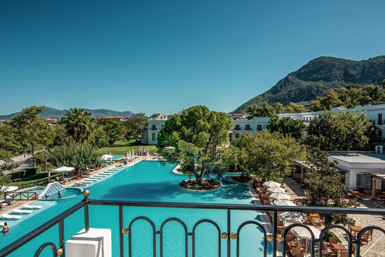 Mitsis Galini Hotel Kamena Vourla Ngoại thất bức ảnh The resort's main pool