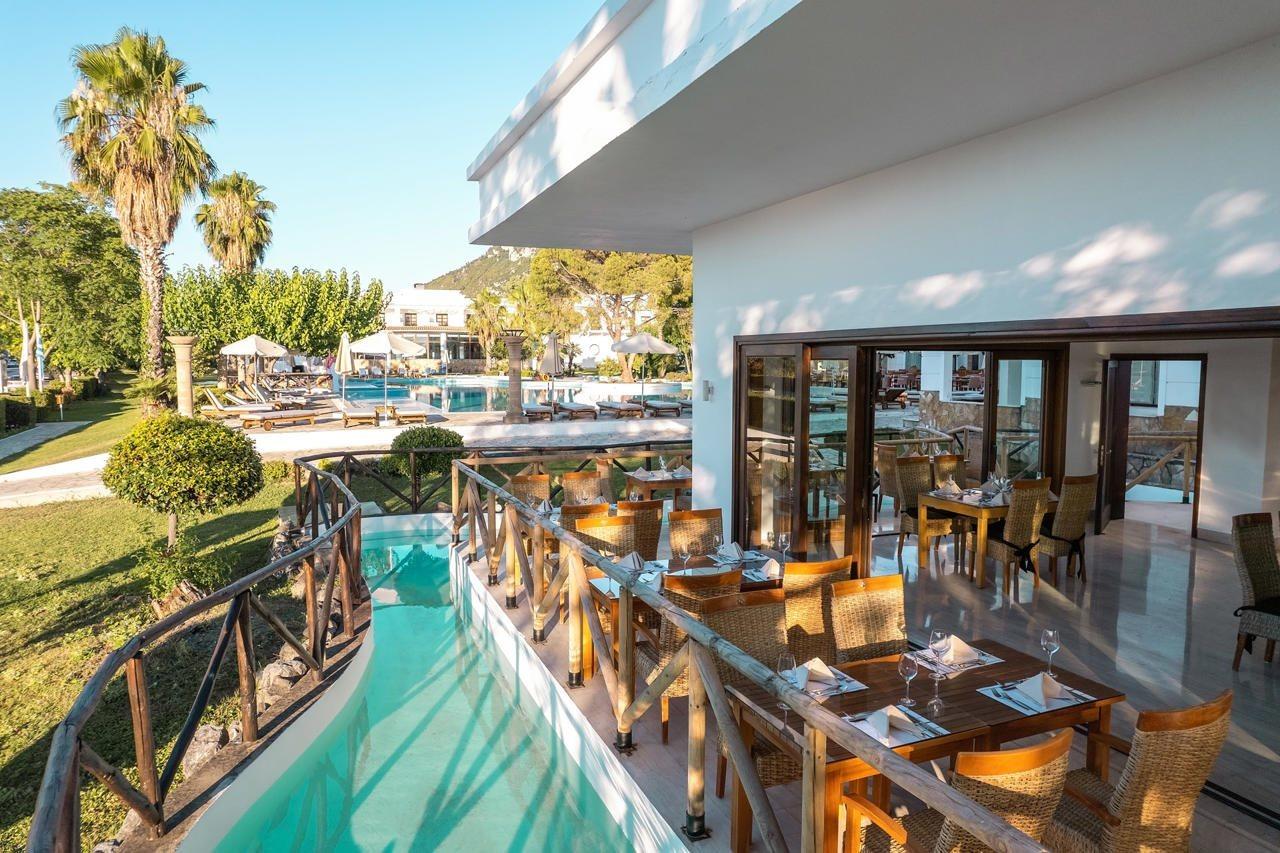 Mitsis Galini Hotel Kamena Vourla Ngoại thất bức ảnh The restaurant