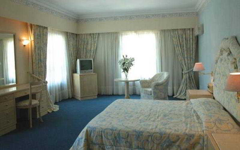 Mitsis Galini Hotel Kamena Vourla Ngoại thất bức ảnh A room at the hotel