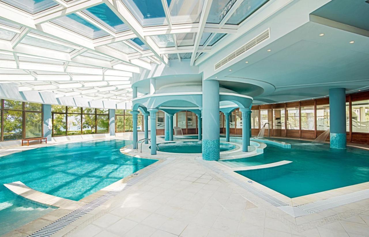 Mitsis Galini Hotel Kamena Vourla Ngoại thất bức ảnh The indoor swimming pool at the hotel