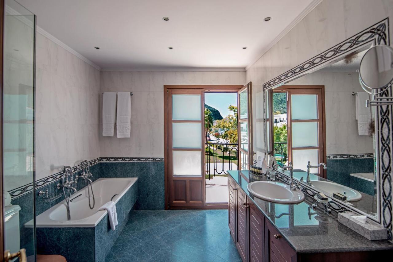 Mitsis Galini Hotel Kamena Vourla Ngoại thất bức ảnh Bathroom