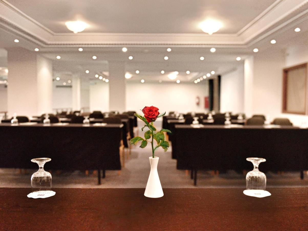 Mitsis Galini Hotel Kamena Vourla Ngoại thất bức ảnh A meeting room at the hotel